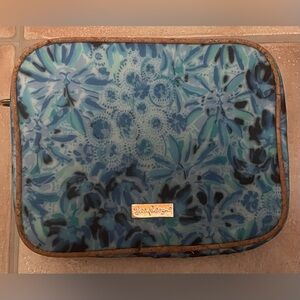 New Lilly Pulitzer Wave After Wave blue patterned insulated lunch box, no strap